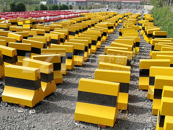 LZT水泥隔離墩-4 青島預制構件廠(chǎng),青島混凝土預制蓋板,青島預制圍擋基礎,青島混凝土預制空心板,青島水泥隔離墩,青島水泥過(guò)梁